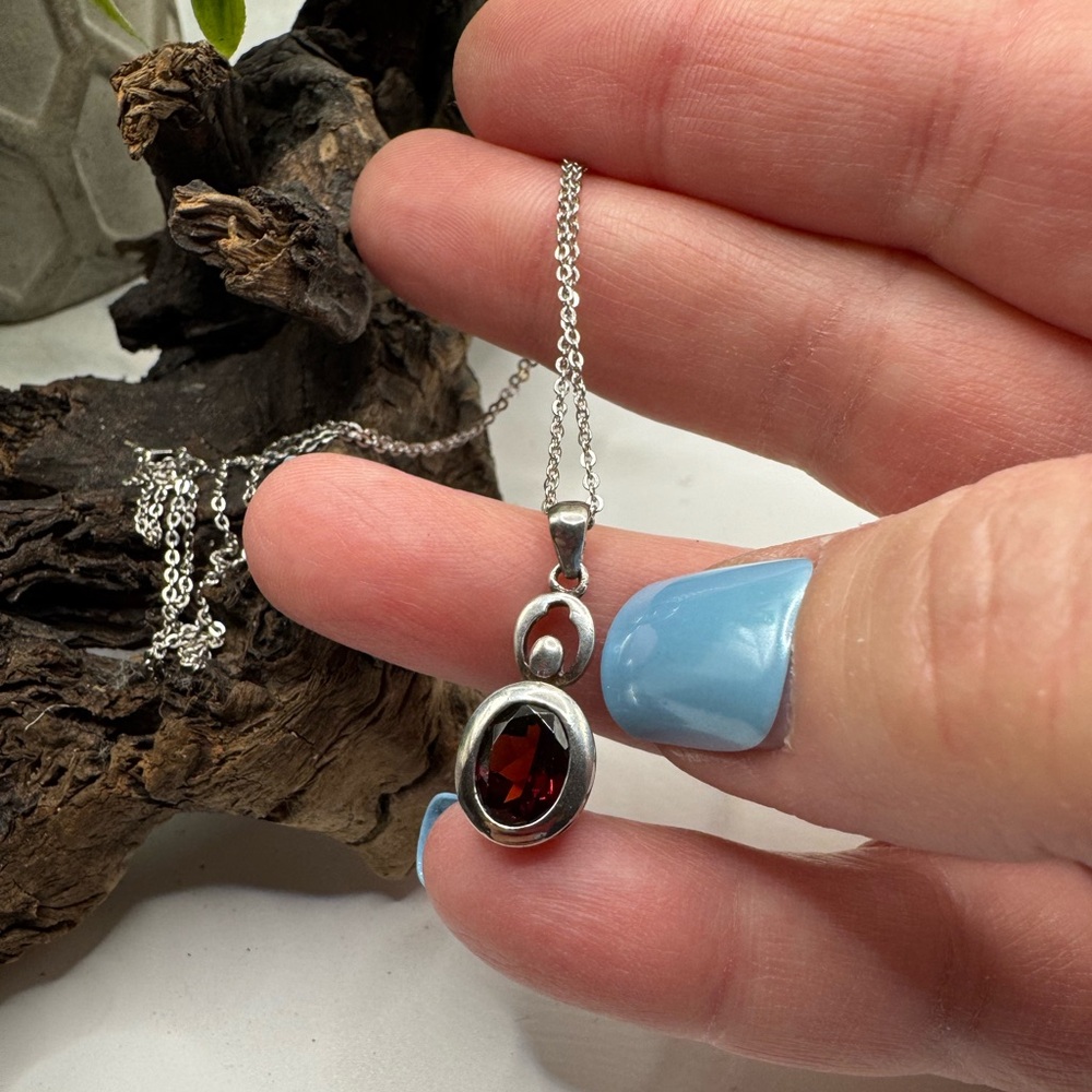 Lucas Lameth vintage stamped sterling and garnet pendant and chain, EUC. - Picture 3 of 7